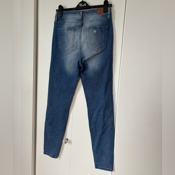 ✨ Guess Vintage Medium Wash Skinny Jeans – Size 29 ✨ - Picture 3 of 4